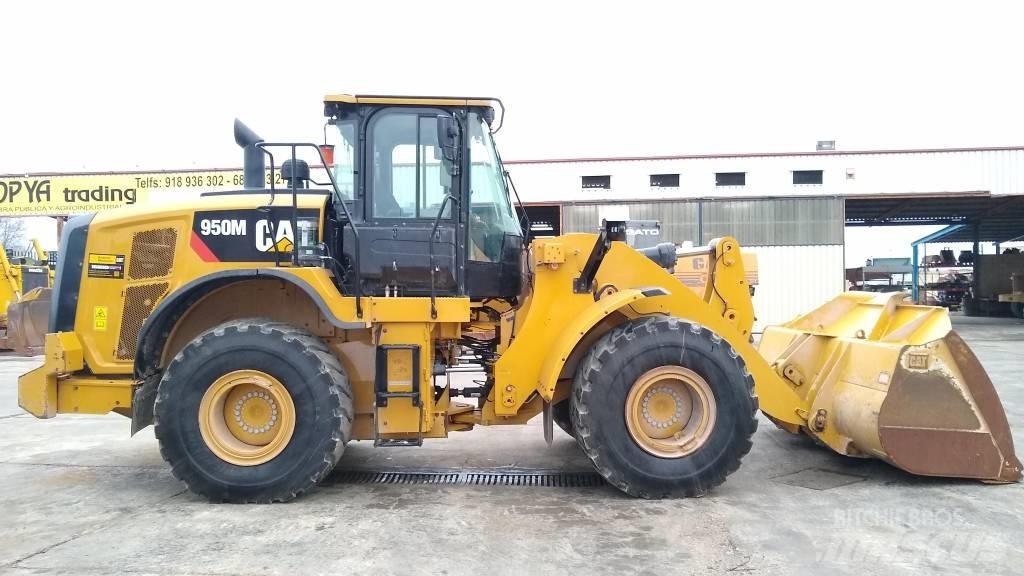 CAT 950M Gumikerekes homlokrakodók