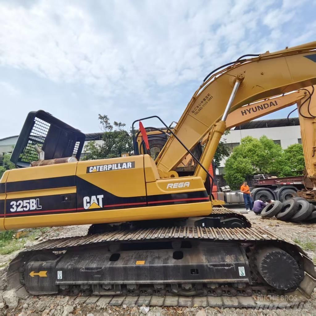 CAT 325 B L Lánctalpas kotrók