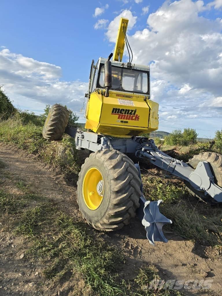 Menzi Muck A71 Gumikerekes kotrók