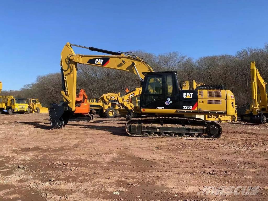 CAT 325D Lánctalpas kotrók