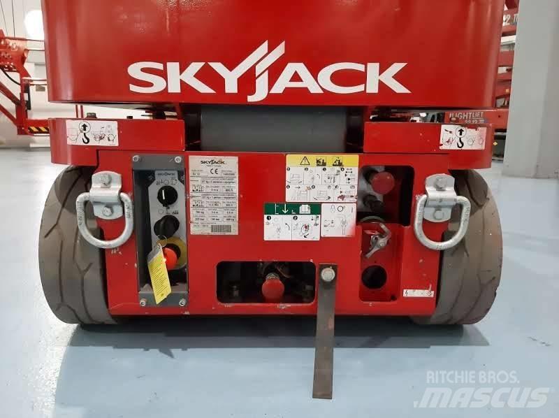 SkyJack SJ 12 Személyemelők