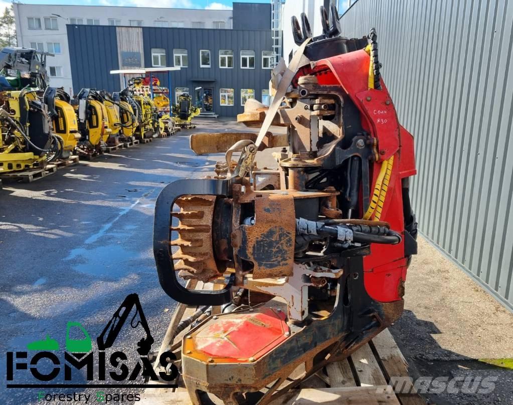 Komatsu C144 Betakarító fejek