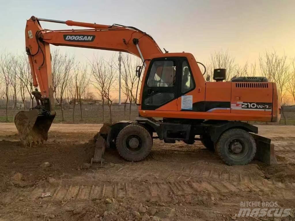 Doosan DH 210 W-7 Gumikerekes kotrók