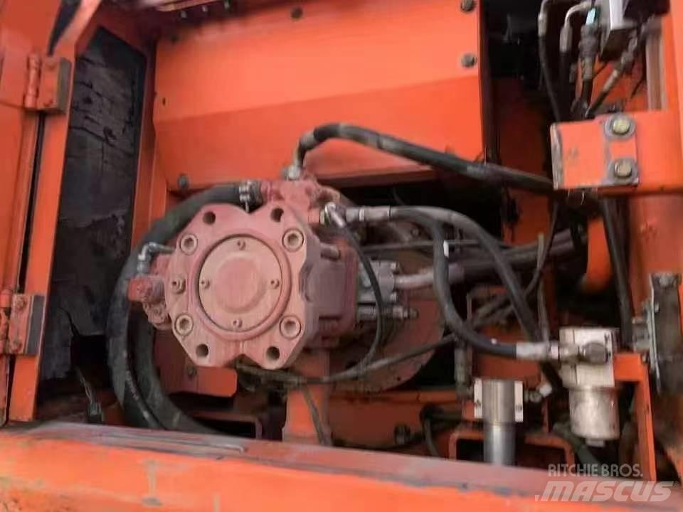 Doosan DH 210 W-7 Gumikerekes kotrók