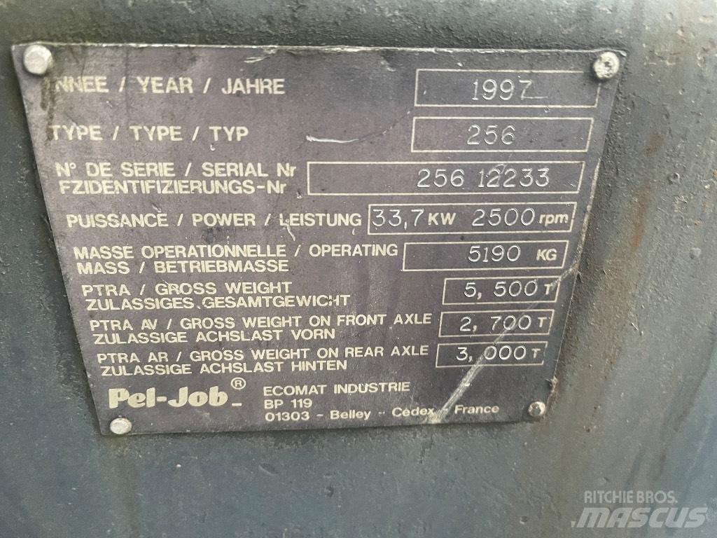  Peljop EW 256 Gumikerekes kotrók