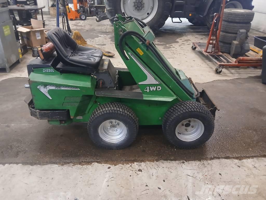 Avant 320 Univerzális rakodók