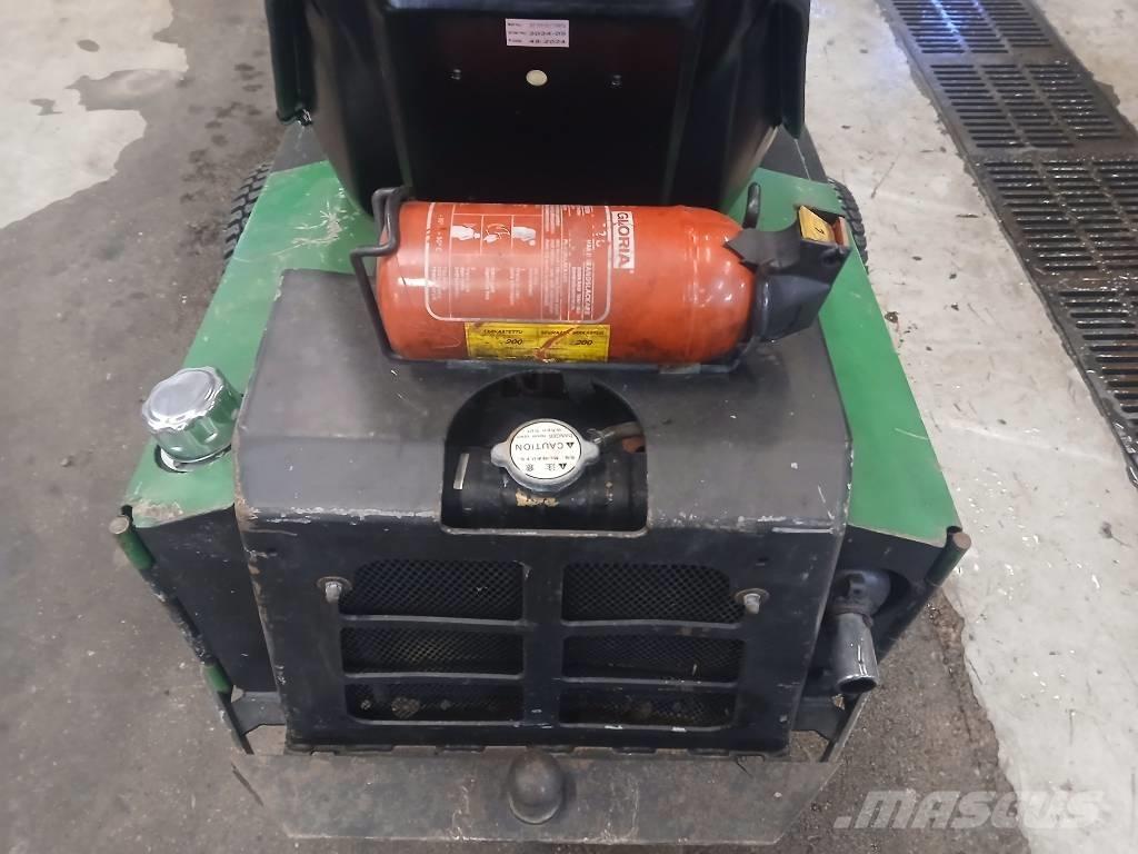 Avant 320 Univerzális rakodók