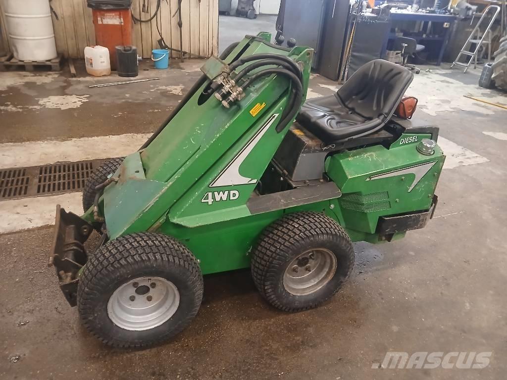 Avant 320 Univerzális rakodók