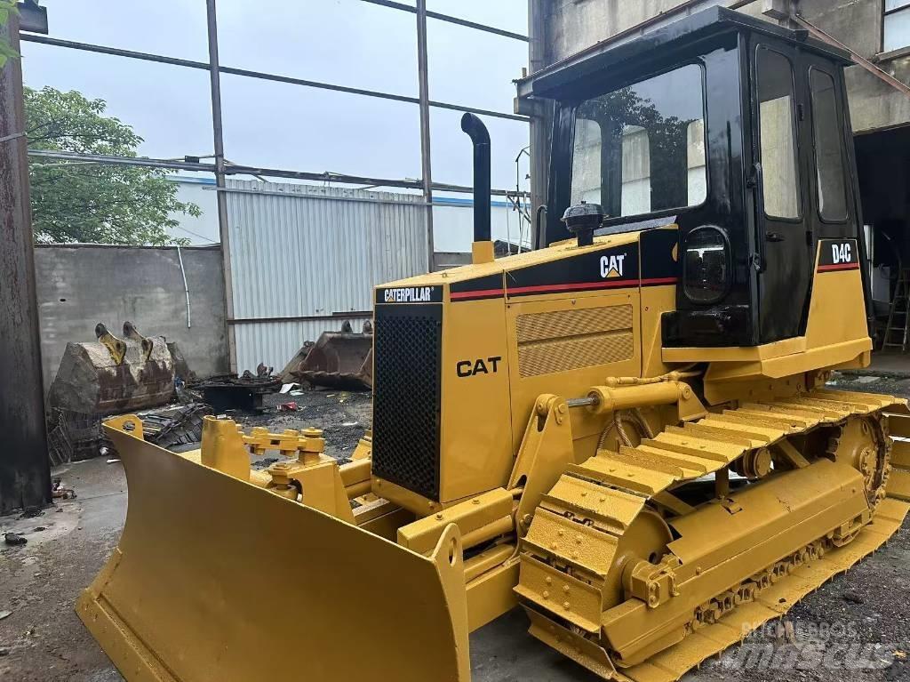 CAT D 4 C lánctalpas dózerek