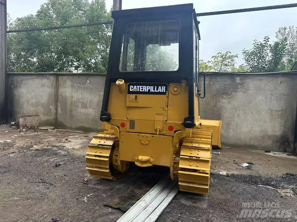 CAT D 4 C lánctalpas dózerek