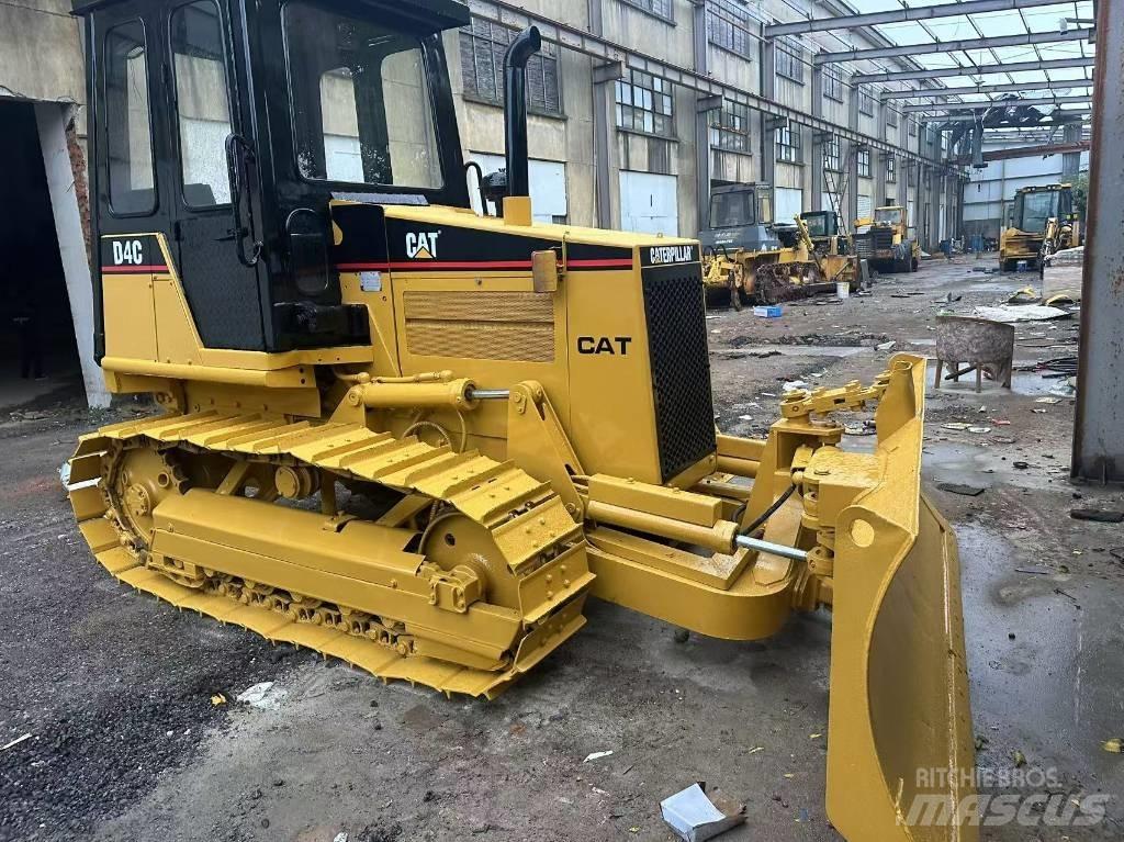 CAT D 4 C lánctalpas dózerek