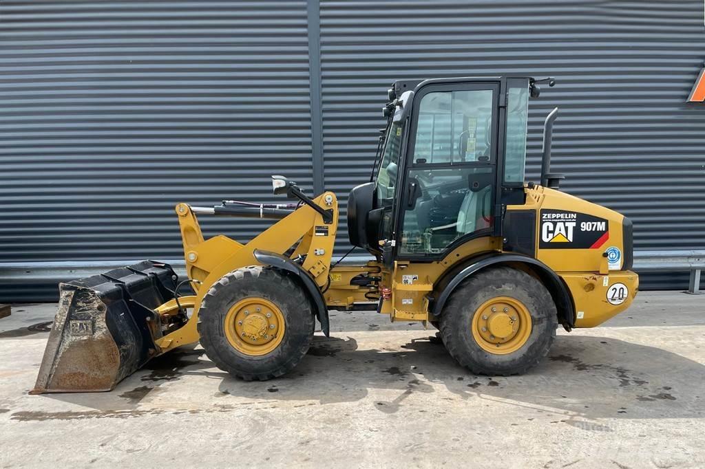 CAT 907M Gumikerekes homlokrakodók
