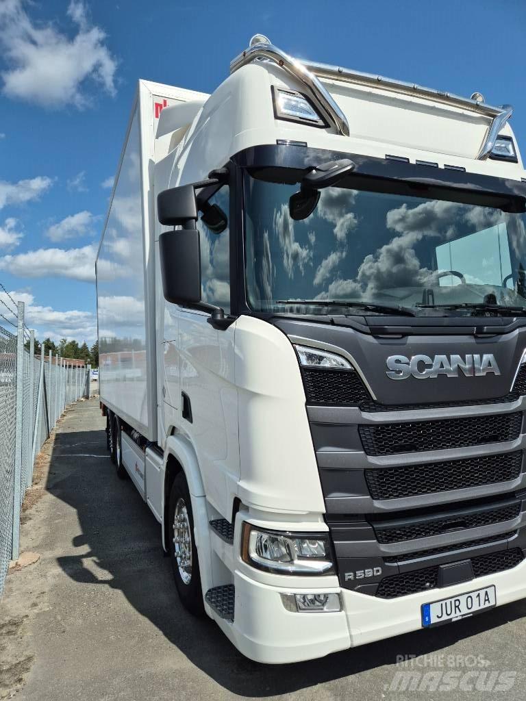Scania R 590 Dobozos teherautók