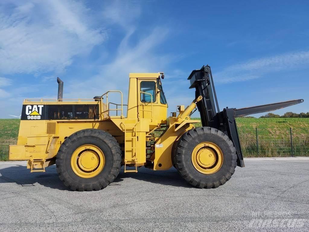 CAT 988 B Gumikerekes homlokrakodók