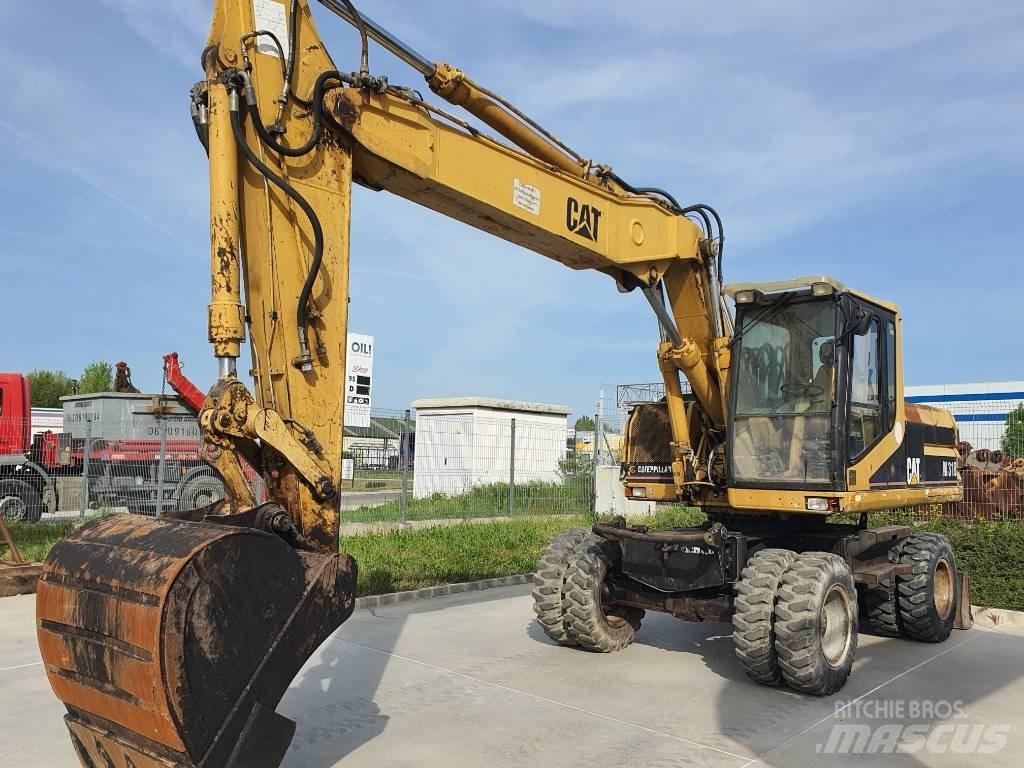 CAT M 318 Gumikerekes kotrók