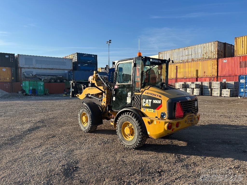 CAT 906M Gumikerekes homlokrakodók