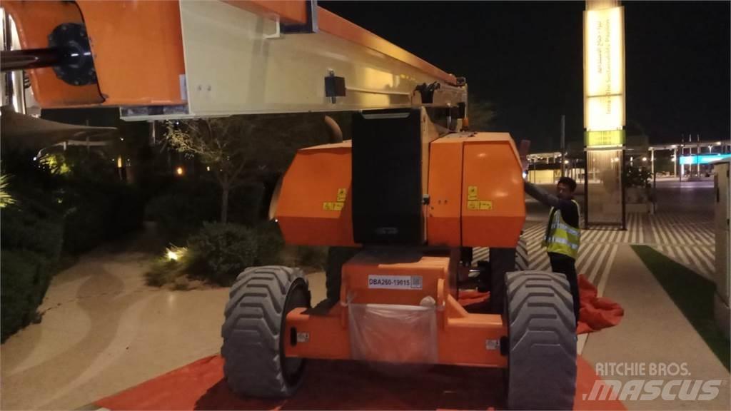JLG 800AJ Karos emelők