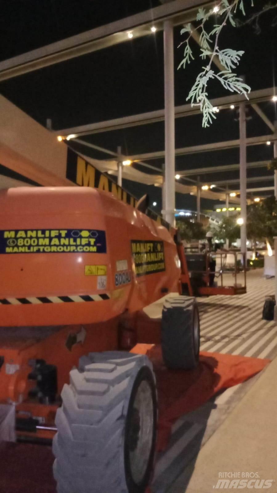JLG 800AJ Karos emelők