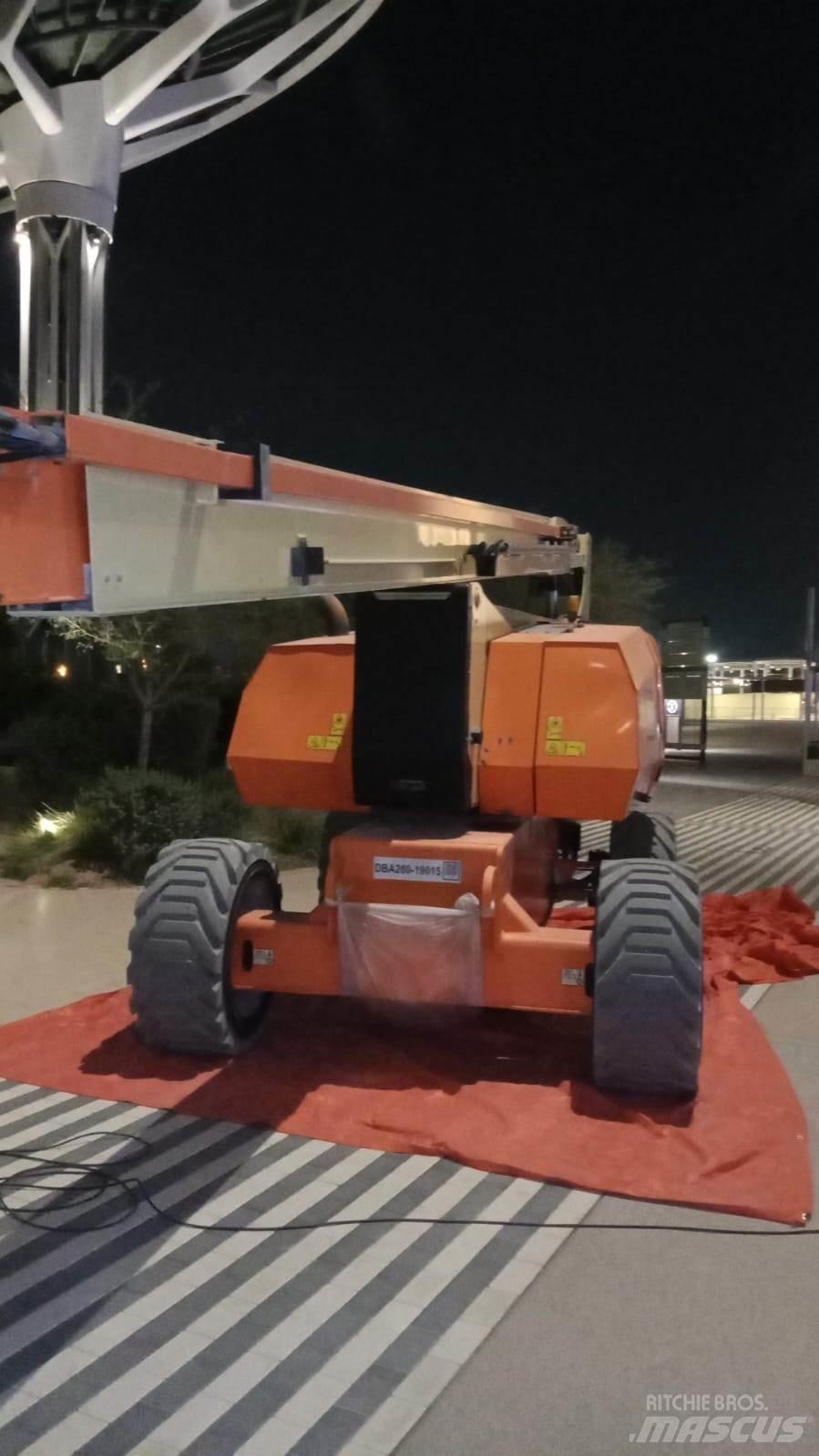 JLG 800AJ Karos emelők