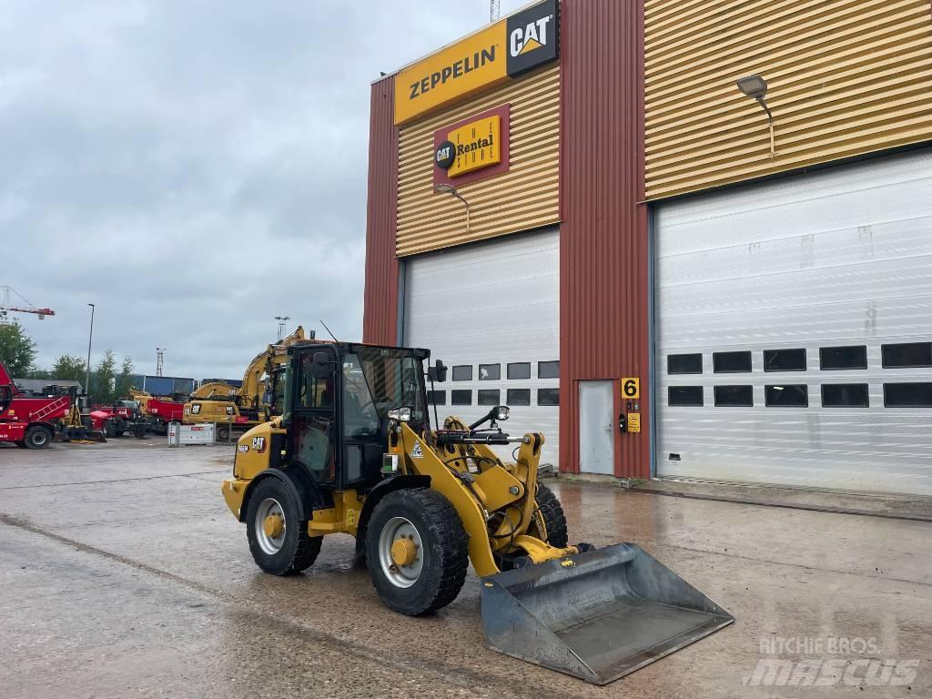 CAT 906 M Gumikerekes homlokrakodók