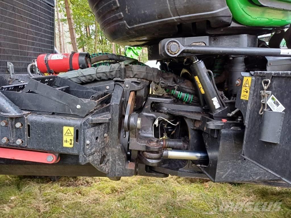 Johan Deere 1270G Betakarítók