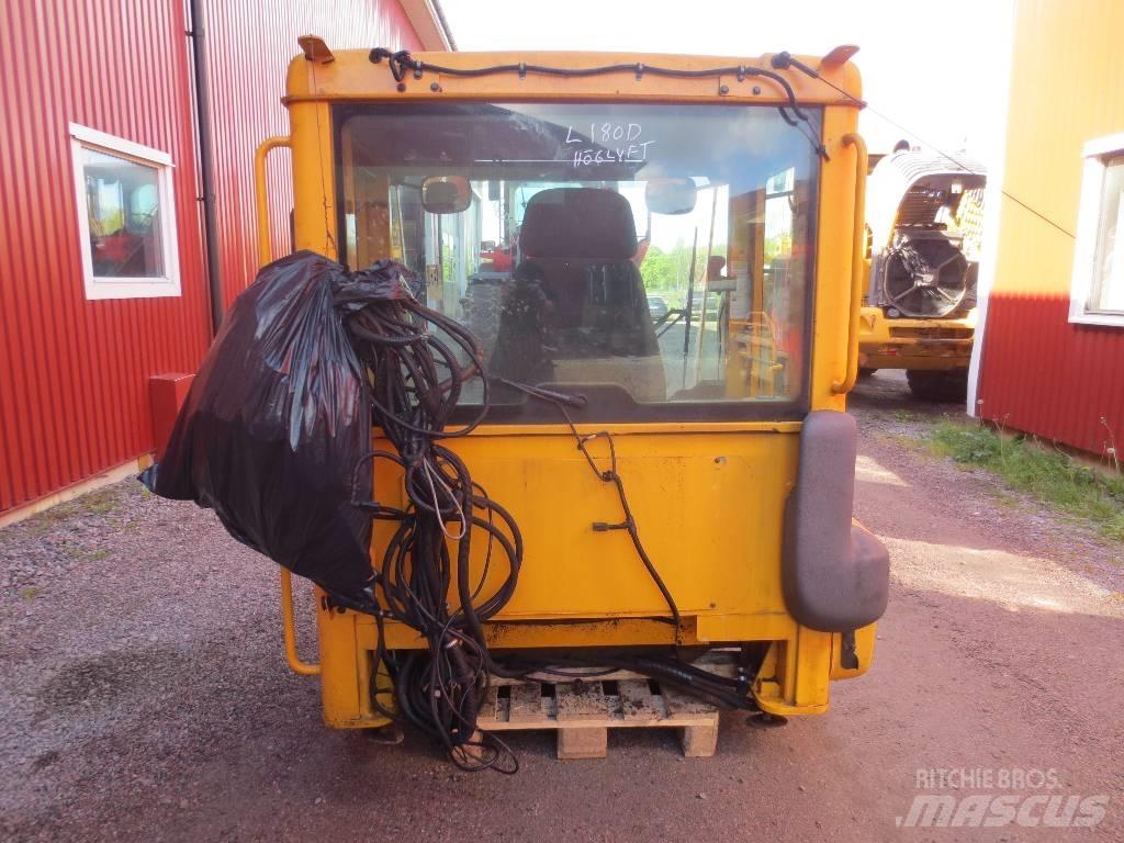 Volvo L 180 D Vezetőfülke és belső tartozékok