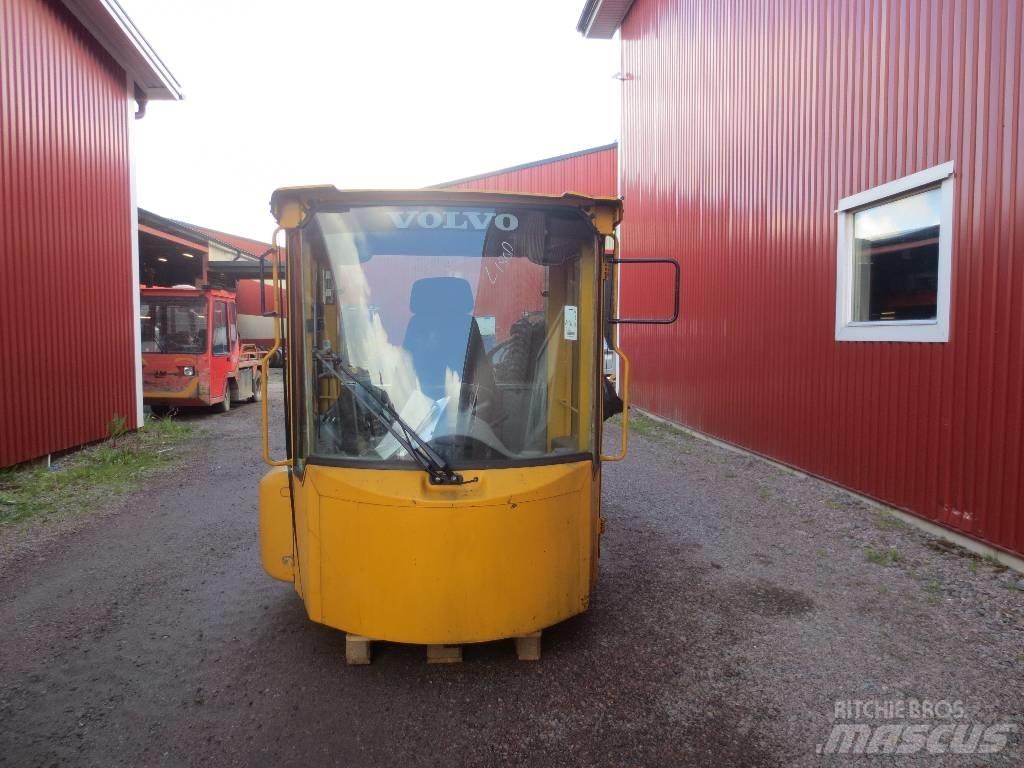 Volvo L 180 D Vezetőfülke és belső tartozékok