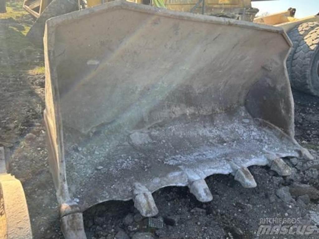 CAT 973D Kanalak