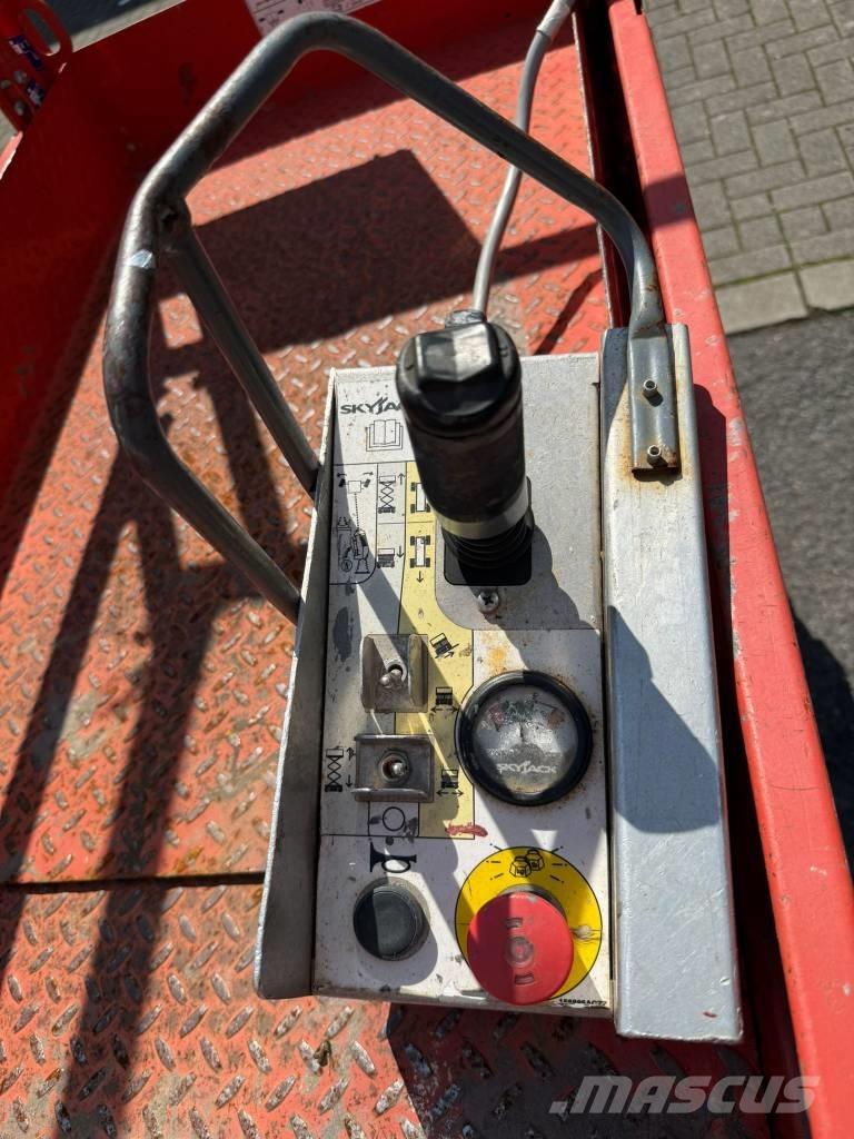 SkyJack SJ 3219 Ollós emelők