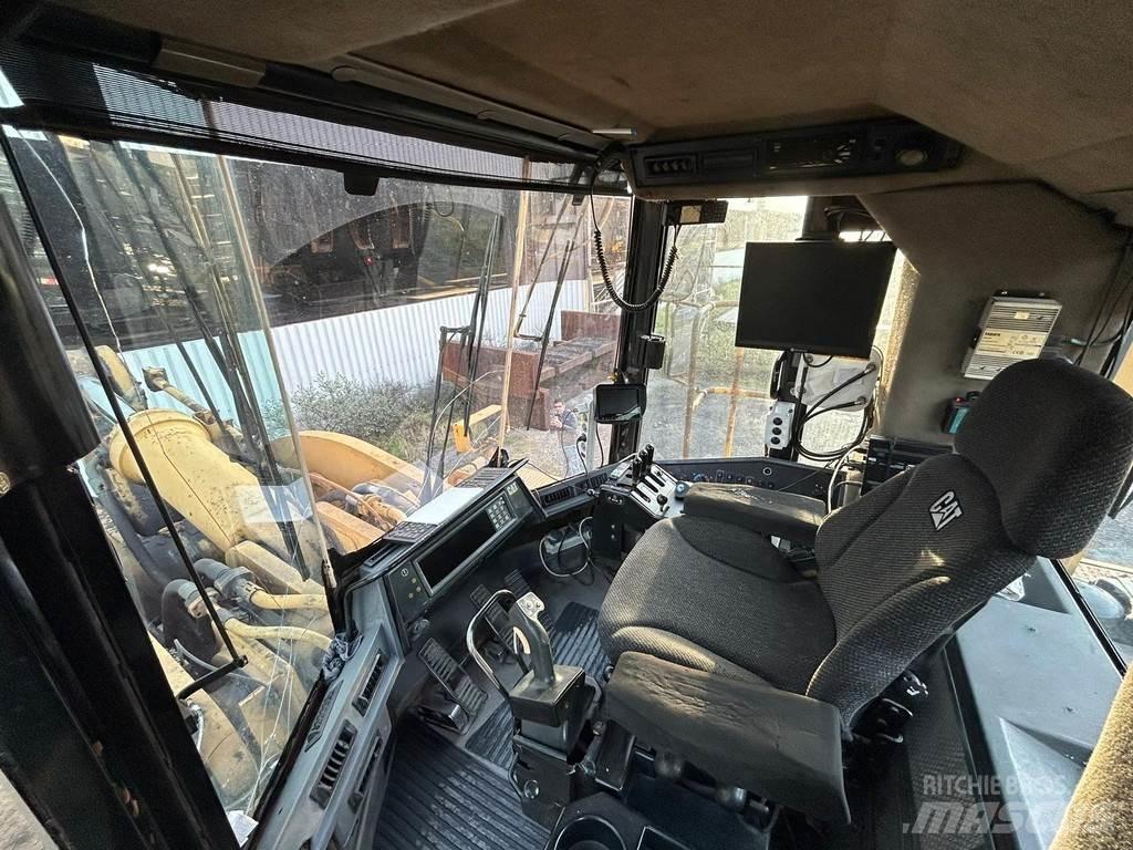 CAT 990 Gumikerekes homlokrakodók