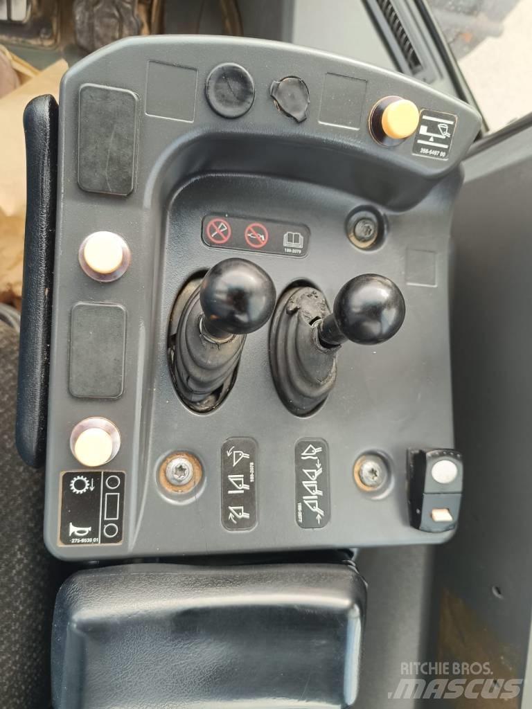 CAT 972 M Gumikerekes homlokrakodók