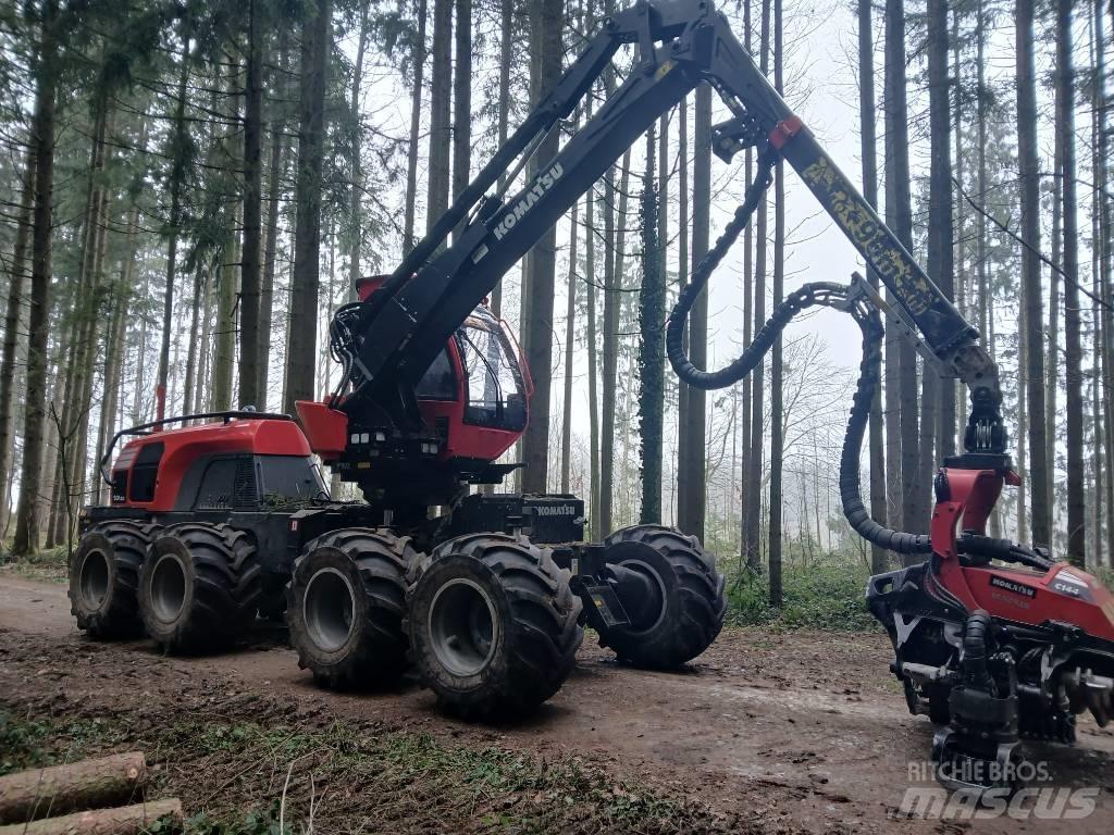 Komatsu 931 XC Betakarítók