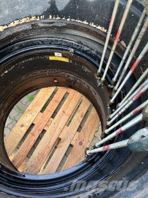  - - - 650/65X42 Gumiabroncsok, kerekek és felnik