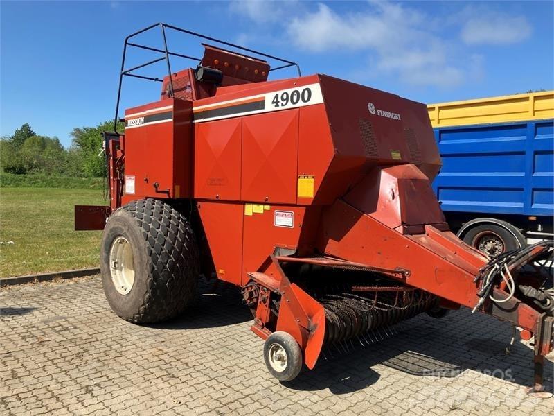 Hesston 4900 Szögletes bálázók
