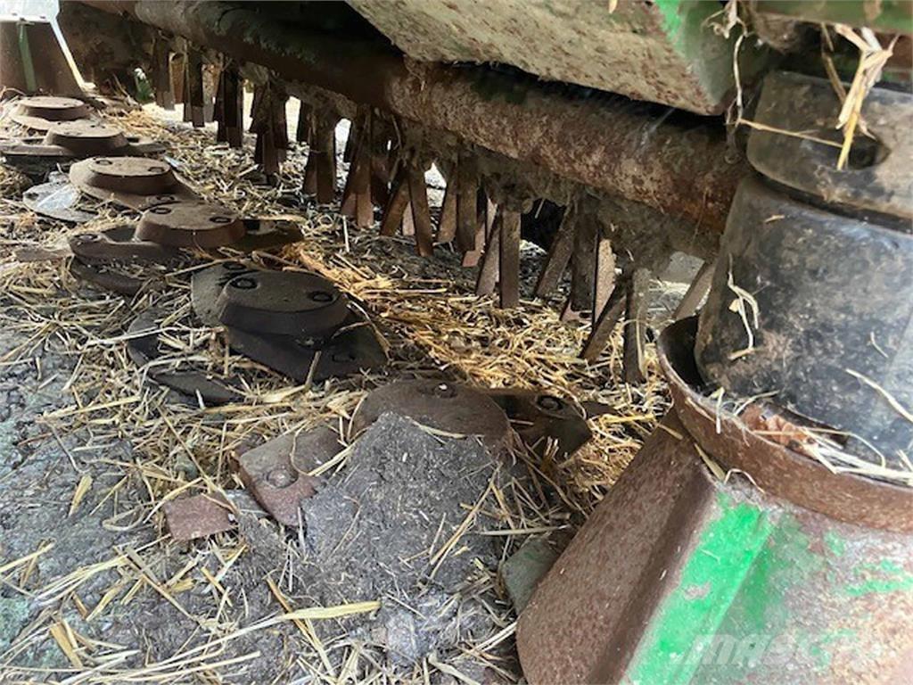 John Deere 131 Egyéb szálastakarmányozási gépek