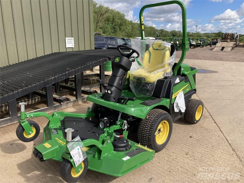 John Deere 1550 Ráülős fűnyírók