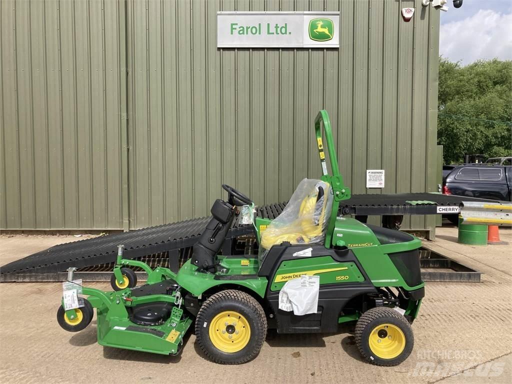 John Deere 1550 Ráülős fűnyírók