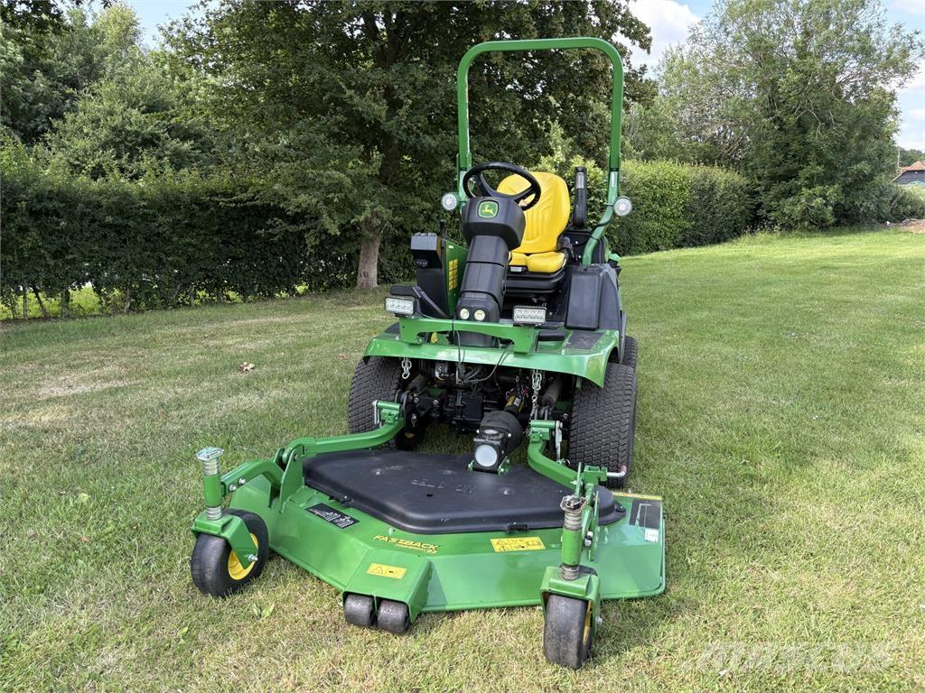 John Deere 1570 Ráülős fűnyírók