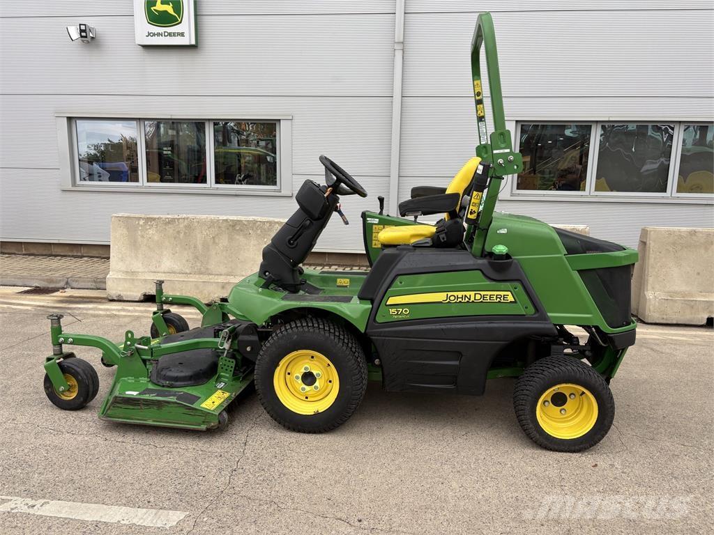 John Deere 1570 Ráülős fűnyírók