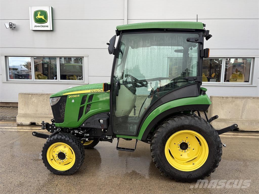 John Deere 2038R Kompakt traktorok