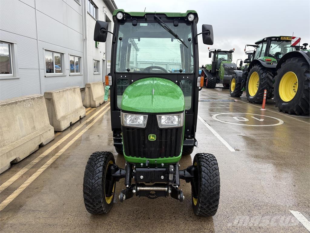 John Deere 2038R Kompakt traktorok