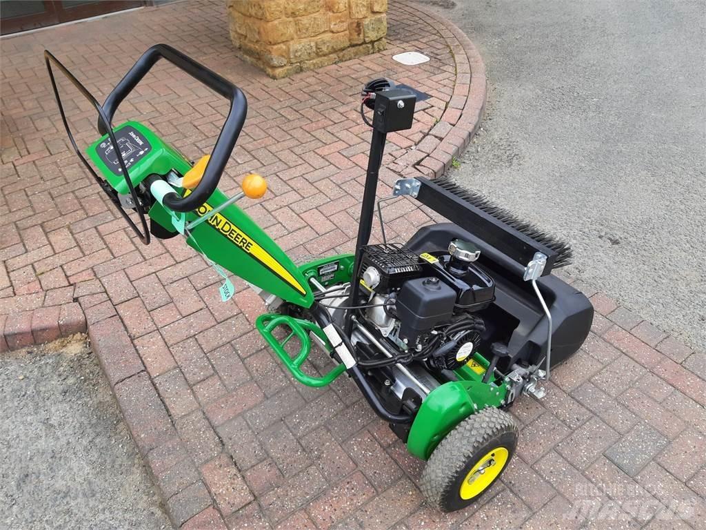 John Deere 220SL Tolókaros fűnyírók