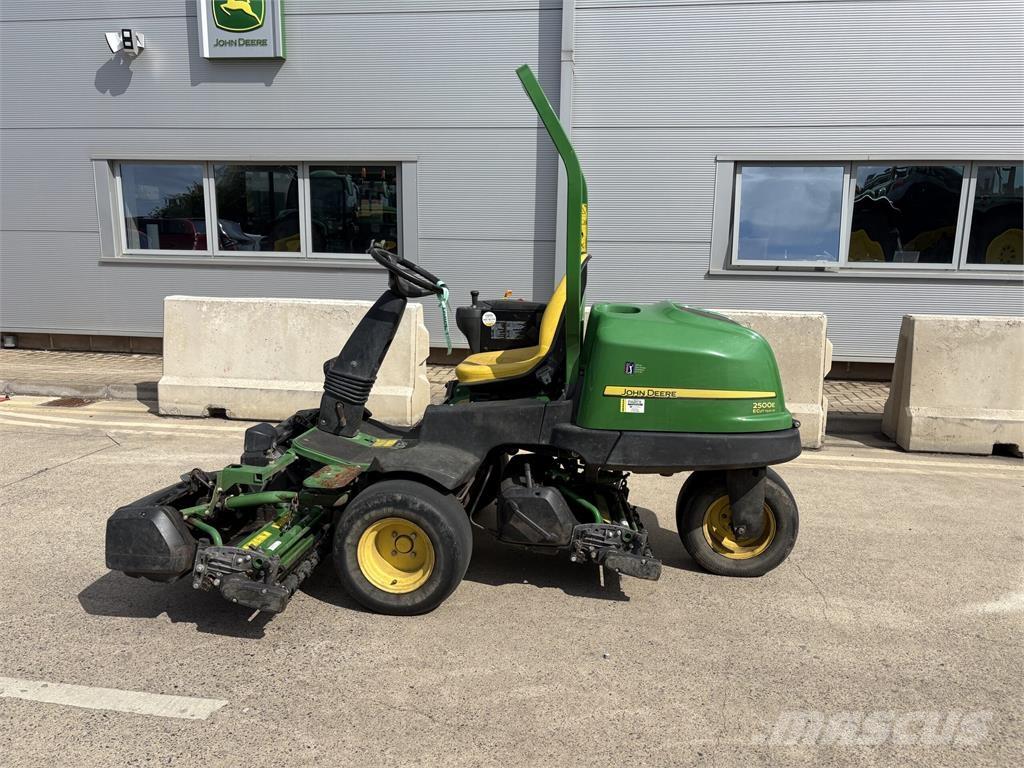 John Deere 2500E Tolókaros fűnyírók