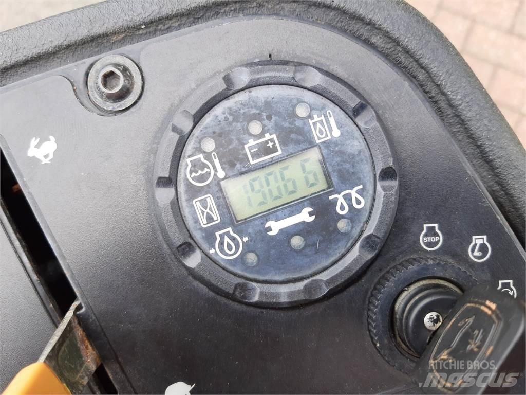 John Deere 2500EH Tolókaros fűnyírók
