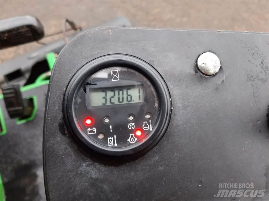 John Deere 2500EH Tolókaros fűnyírók