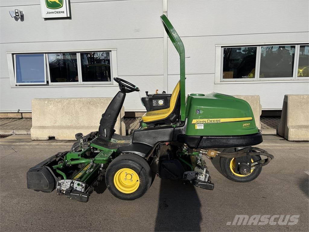 John Deere 2550 Tolókaros fűnyírók