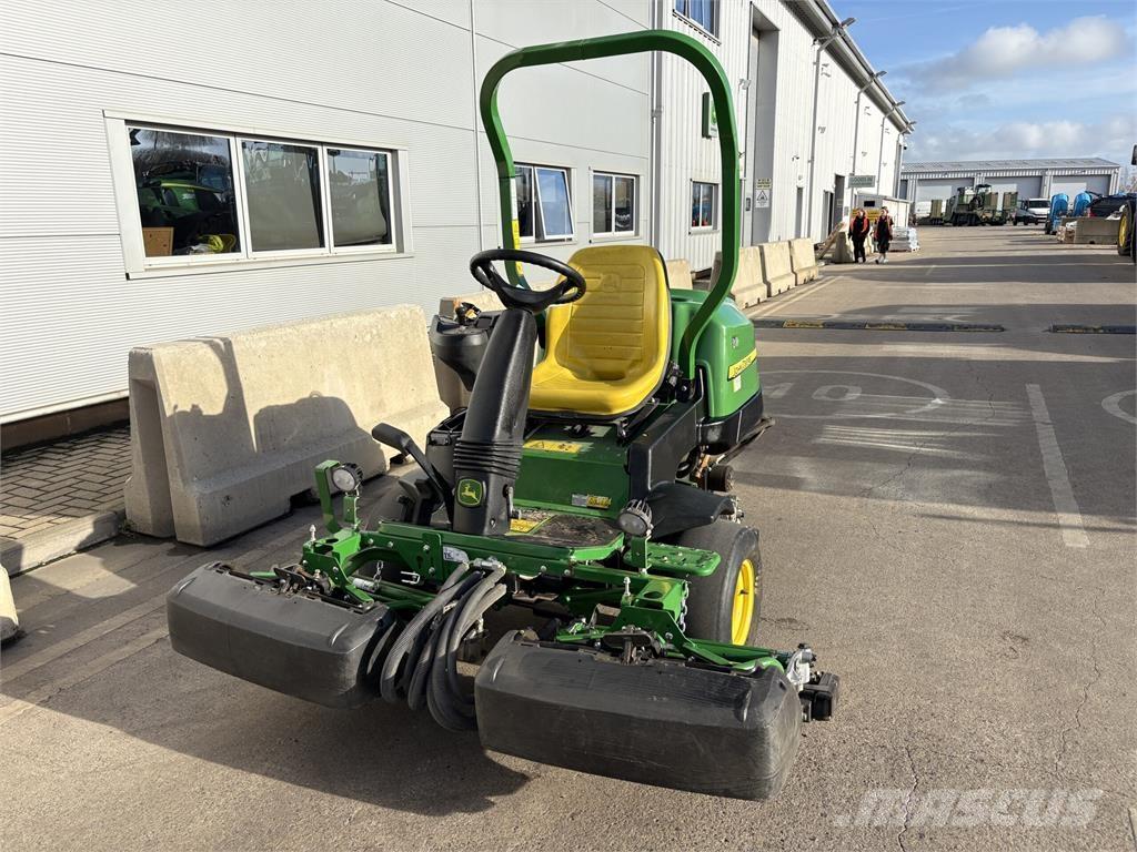 John Deere 2550 Tolókaros fűnyírók