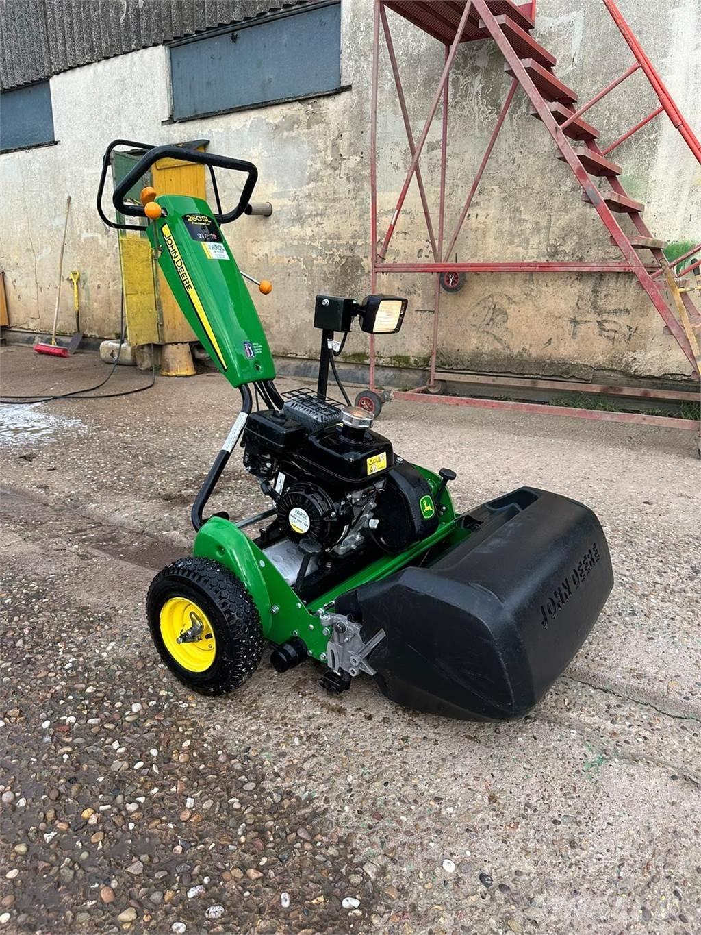 John Deere 260SL Tolókaros fűnyírók