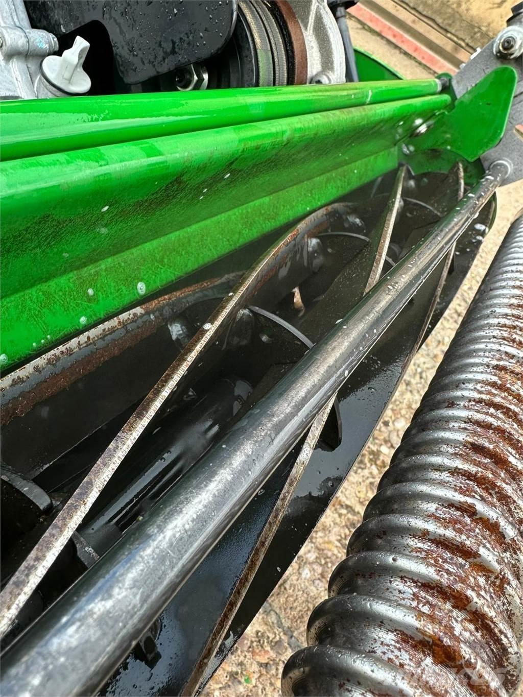 John Deere 260SL Tolókaros fűnyírók