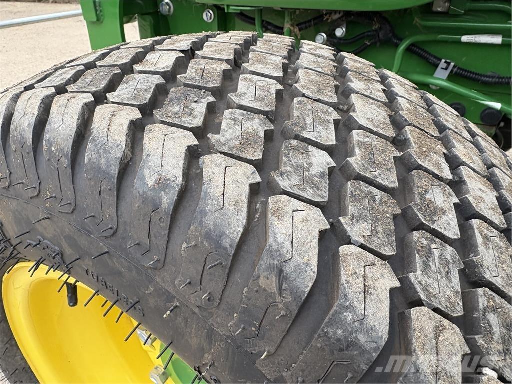 John Deere 4066R Kompakt traktorok